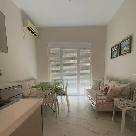 Apartment Ave *